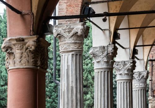 dettaglio del portico di santo stefano