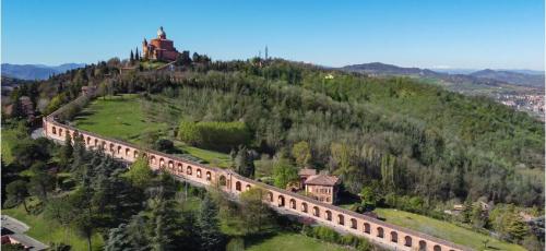 vista aerea del portico sulla collina