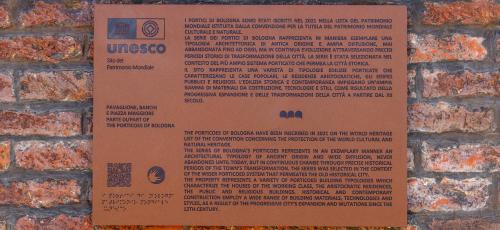 la targa con la motivazione dell'iscrizione alla lista del patrimonio mondiale unesco