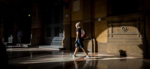 portico fra luci e ombre