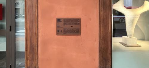 la targa sulla parete di Casa Saraceni