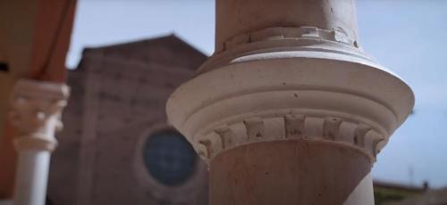 dettaglio di una colonna del Portico dei Servi