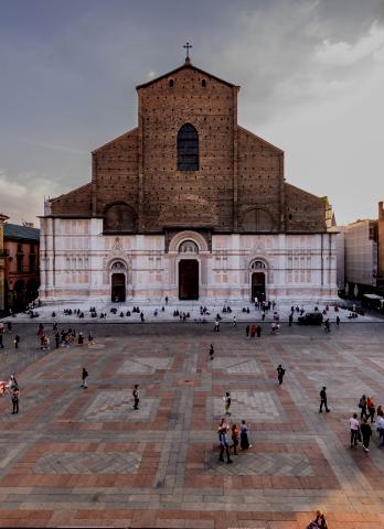 facciata della basilica di san petronio presa da palazzo del podestà