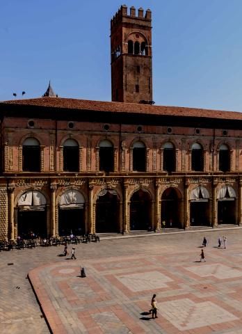 il palazzo nel contesto delle piazze