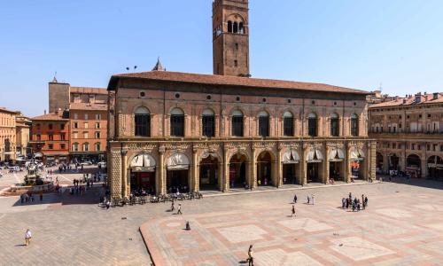 il palazzo nel contesto delle piazze