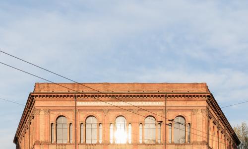 vista frontale del museo di mineralogia