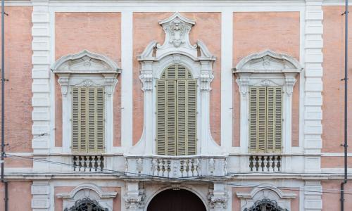 dettaglio della facciata sull'ingresso principale