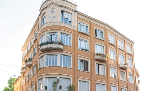 facciata dell'edificio fra via de Rolandis e via Zamboni