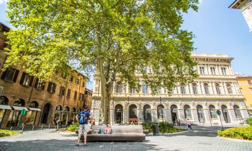 vista di piazza minghetti