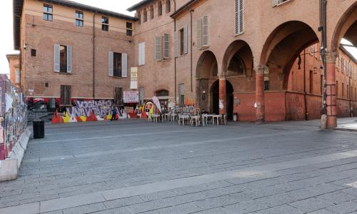 piazza verdi vista da sud con palazzo paleotti sullo sfondo