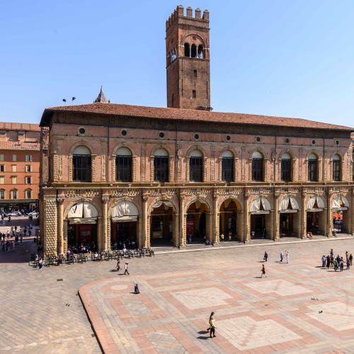 il palazzo nel contesto delle piazze