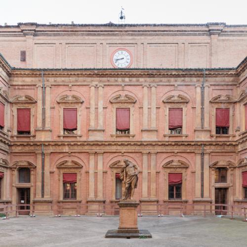 cortile interno di palazzo poggi