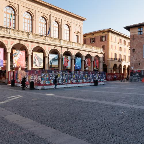 vista della facciata del teatro comunale verso via del guasto