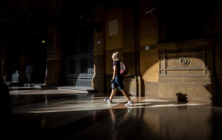 portico fra luci e ombre