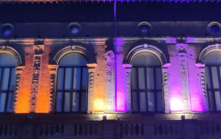 le luci colorate del palazzo del podestà