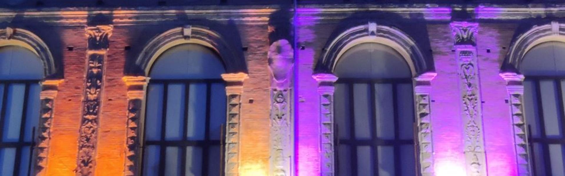le luci colorate del palazzo del podestà